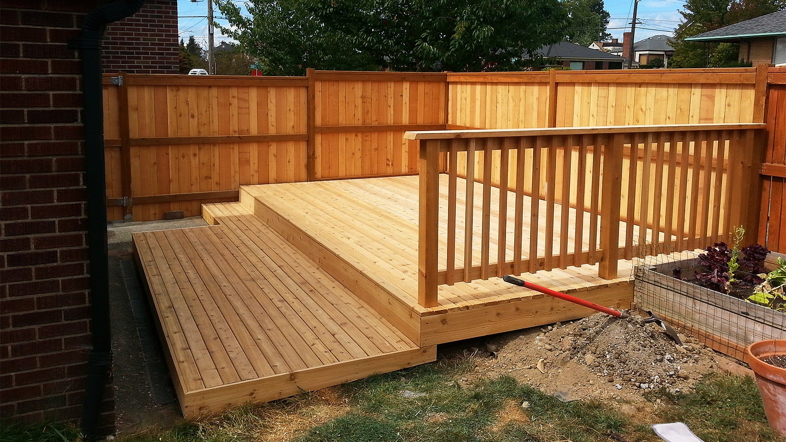 Our Work Cedar River Construction Make Your Fence Of Deck Hen Privacy Fence Enclosing Ground Level Cedar Deck